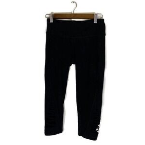 Athleta Chaturanga Cropped Legging Sz XS Black Criss Cross Capri Black Yoga
